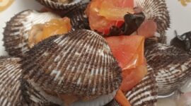 Kerang rebus, salah satu sumber protein dan mineral yang bermanfaat bagi kesehatan jika diolah dengan bersih dan matang.Foto:Historia88