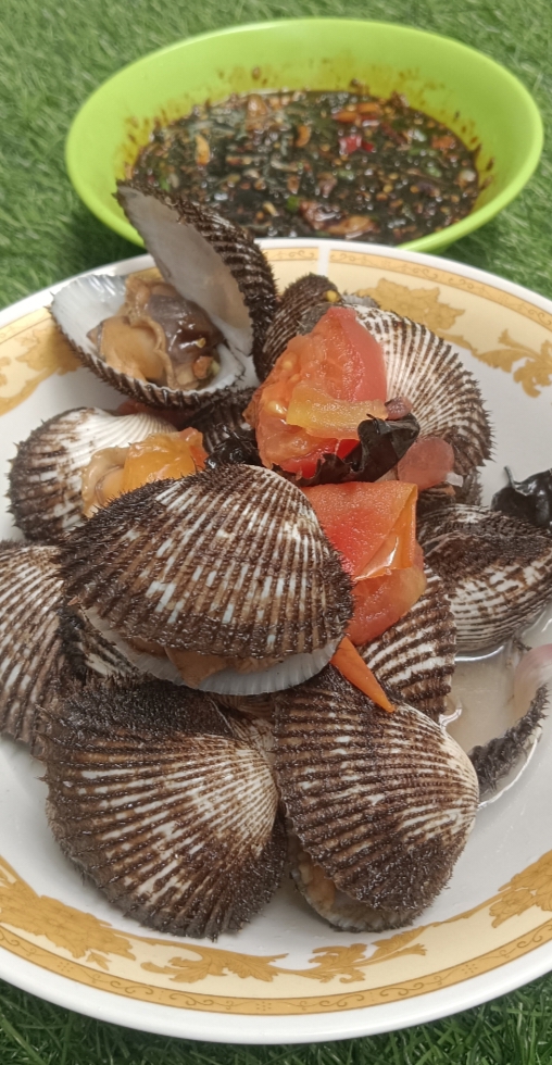 Kerang rebus, salah satu sumber protein dan mineral yang bermanfaat bagi kesehatan jika diolah dengan bersih dan matang.Foto:Historia88
