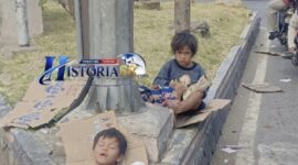 Dua anak tampak beristirahat di atas kardus di kawasan pinggir jalan Prof.HM.Yamin.Foto:Historia88