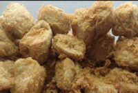 Tahu Sumedang goreng berwarna kuning keemasan dengan tekstur renyah, salah satu camilan khas yang dikenal luas di Indonesia.
Foto: Historia88.com