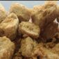 Tahu Sumedang goreng berwarna kuning keemasan dengan tekstur renyah, salah satu camilan khas yang dikenal luas di Indonesia.
Foto: Historia88.com